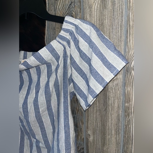 Off the Shoulder size small lightweight blue striped tie back blouse - Picture 2 of 5